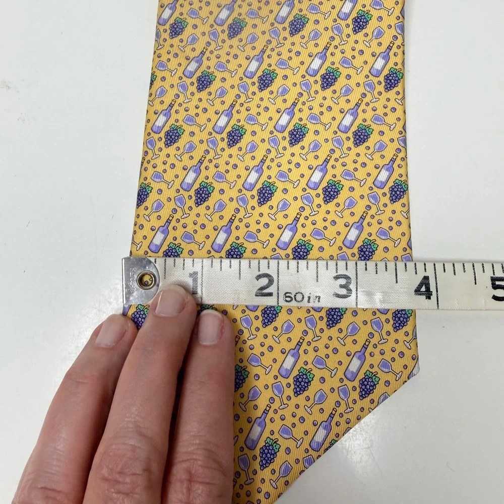 Vineyard Vines Silk Tie Mens Yellow Wine Bottle Grapes Preppy OS